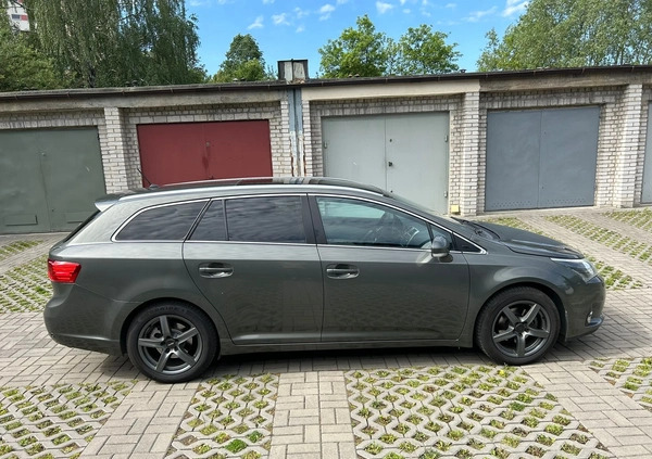 Toyota Avensis cena 38800 przebieg: 190000, rok produkcji 2012 z Gliwice małe 232